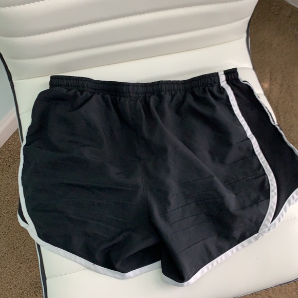 girls large Nike Dri-Fit shorts - Picture 2 of 5
